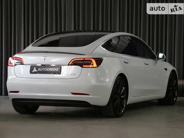 Белый Тесла Модель 3, объемом двигателя 0 л и пробегом 44 тыс. км за 28500 $, фото 6 на Automoto.ua