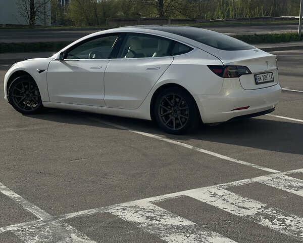 Білий Тесла Модель 3, об'ємом двигуна 0 л та пробігом 100 тис. км за 15500 $, фото 3 на Automoto.ua