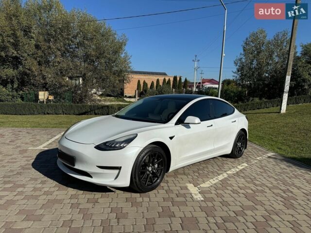 Белый Тесла Модель 3, объемом двигателя 0 л и пробегом 112 тыс. км за 16500 $, фото 2 на Automoto.ua
