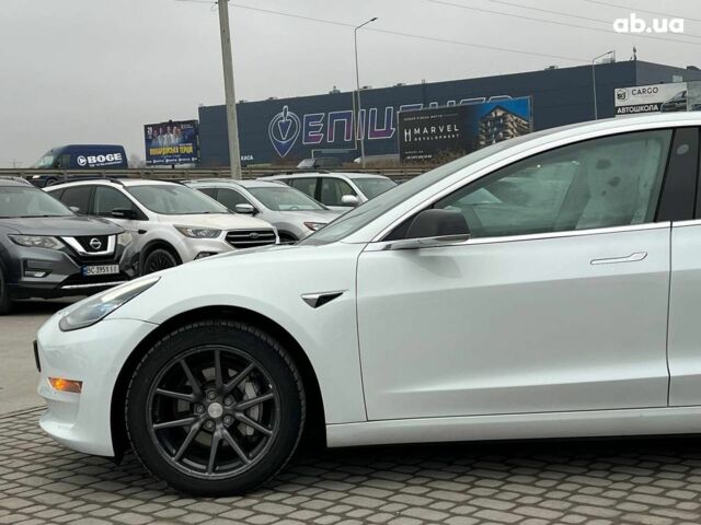 Білий Тесла Модель 3, об'ємом двигуна 0 л та пробігом 203 тис. км за 12000 $, фото 1 на Automoto.ua