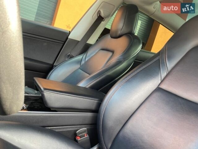 Белый Тесла Модель 3, объемом двигателя 0 л и пробегом 98 тыс. км за 17400 $, фото 6 на Automoto.ua