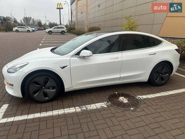 Білий Тесла Модель 3, об'ємом двигуна 0 л та пробігом 106 тис. км за 18500 $, фото 1 на Automoto.ua