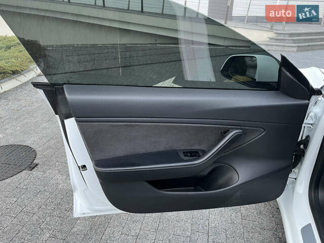 Белый Тесла Модель 3, объемом двигателя 0 л и пробегом 137 тыс. км за 17300 $, фото 13 на Automoto.ua