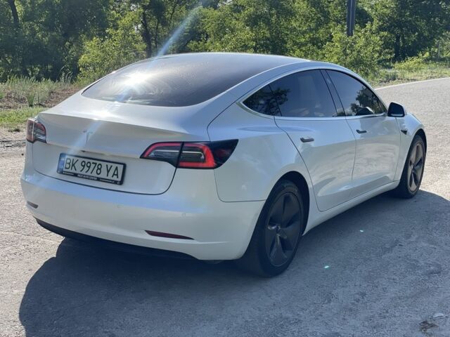 Белый Тесла Модель 3, объемом двигателя 0 л и пробегом 200 тыс. км за 14777 $, фото 10 на Automoto.ua
