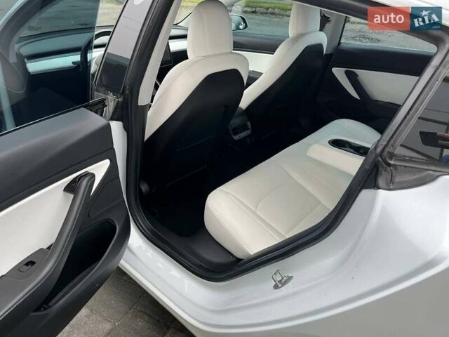 Белый Тесла Модель 3, объемом двигателя 0 л и пробегом 100 тыс. км за 18400 $, фото 5 на Automoto.ua