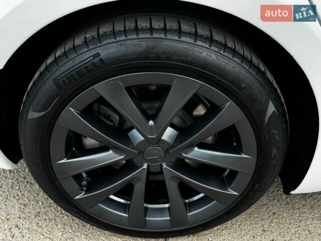 Белый Тесла Модель 3, объемом двигателя 0 л и пробегом 140 тыс. км за 19000 $, фото 15 на Automoto.ua