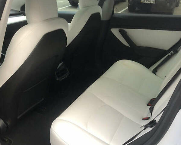 Белый Тесла Модель 3, объемом двигателя 0 л и пробегом 30 тыс. км за 15000 $, фото 8 на Automoto.ua