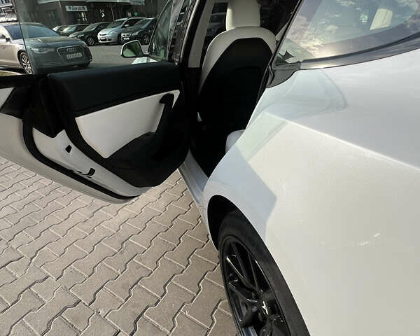 Білий Тесла Модель 3, об'ємом двигуна 0 л та пробігом 59 тис. км за 19200 $, фото 20 на Automoto.ua