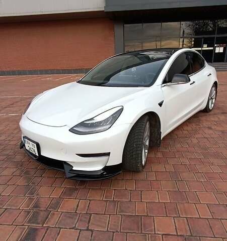 Белый Тесла Модель 3, объемом двигателя 0 л и пробегом 143 тыс. км за 16000 $, фото 5 на Automoto.ua