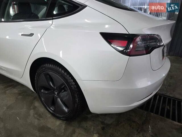 Белый Тесла Модель 3, объемом двигателя 0 л и пробегом 70 тыс. км за 17400 $, фото 5 на Automoto.ua