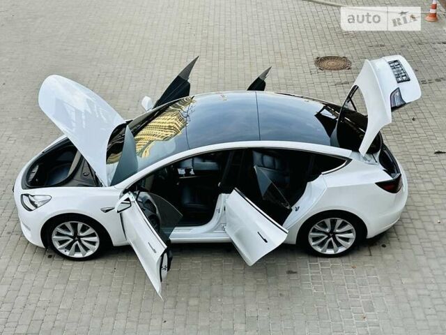Білий Тесла Модель 3, об'ємом двигуна 0 л та пробігом 17 тис. км за 28200 $, фото 4 на Automoto.ua