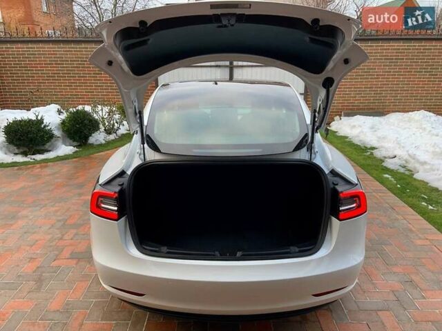 Белый Тесла Модель 3, объемом двигателя 0 л и пробегом 31 тыс. км за 32600 $, фото 19 на Automoto.ua