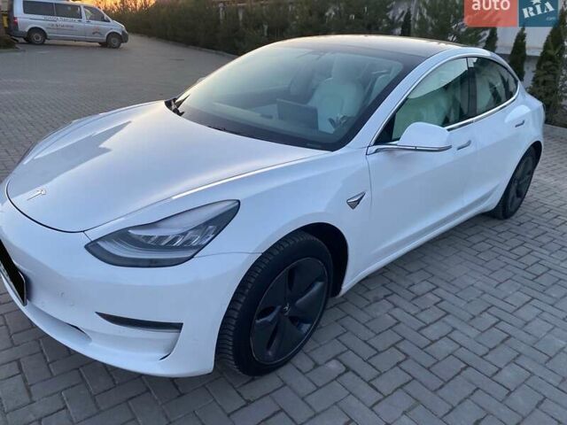 Білий Тесла Модель 3, об'ємом двигуна 0 л та пробігом 236 тис. км за 14300 $, фото 1 на Automoto.ua