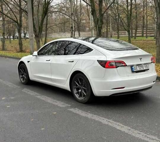 Белый Тесла Модель 3, объемом двигателя 0 л и пробегом 125 тыс. км за 13498 $, фото 5 на Automoto.ua