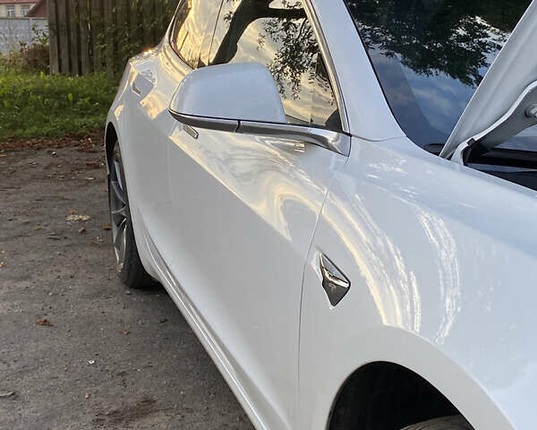 Белый Тесла Модель 3, объемом двигателя 0 л и пробегом 183 тыс. км за 13600 $, фото 6 на Automoto.ua