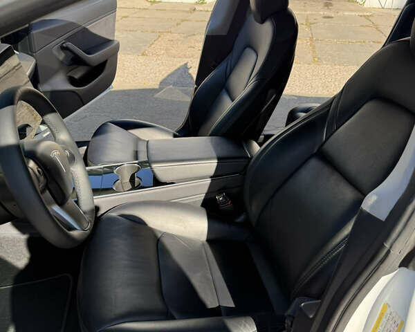Белый Тесла Модель 3, объемом двигателя 0 л и пробегом 13 тыс. км за 18700 $, фото 5 на Automoto.ua