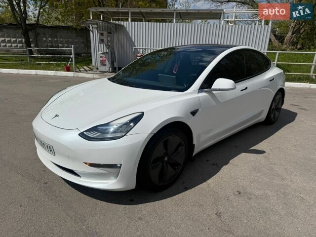 Белый Тесла Модель 3, объемом двигателя 0 л и пробегом 202 тыс. км за 14500 $, фото 1 на Automoto.ua