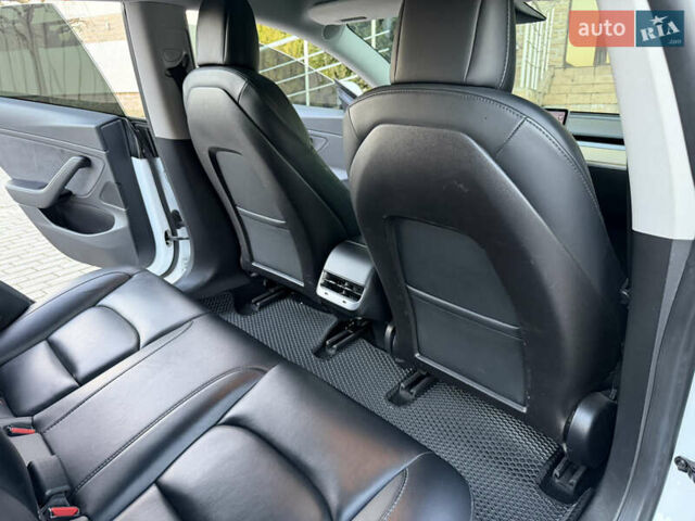 Белый Тесла Модель 3, объемом двигателя 0 л и пробегом 95 тыс. км за 17500 $, фото 12 на Automoto.ua