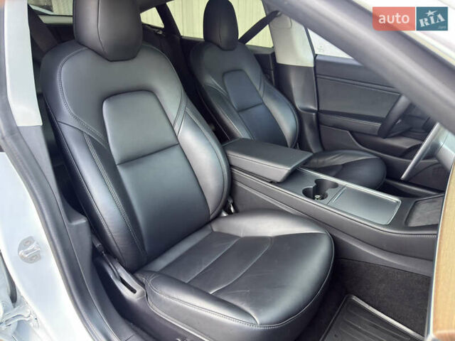 Белый Тесла Модель 3, объемом двигателя 0 л и пробегом 71 тыс. км за 15800 $, фото 6 на Automoto.ua