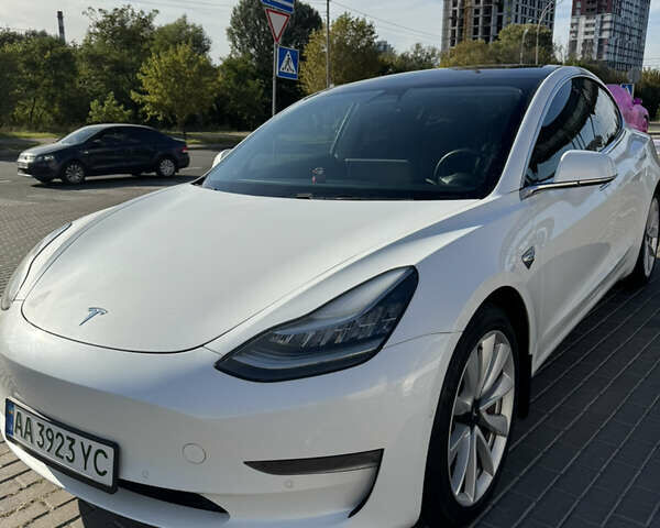 Белый Тесла Модель 3, объемом двигателя 0 л и пробегом 160 тыс. км за 18300 $, фото 5 на Automoto.ua