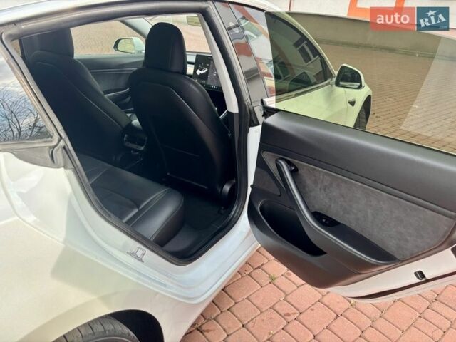 Білий Тесла Модель 3, об'ємом двигуна 0 л та пробігом 108 тис. км за 16400 $, фото 7 на Automoto.ua