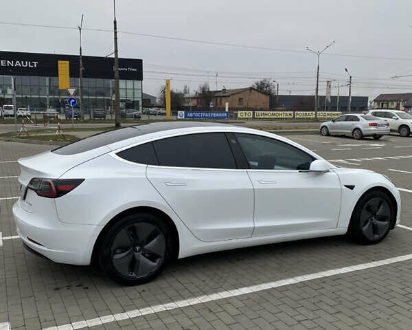 Белый Тесла Модель 3, объемом двигателя 0 л и пробегом 110 тыс. км за 17600 $, фото 4 на Automoto.ua