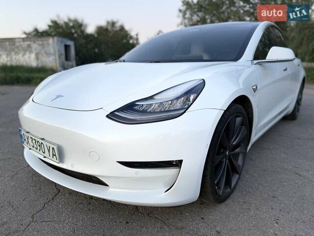 Белый Тесла Модель 3, объемом двигателя 0 л и пробегом 57 тыс. км за 21000 $, фото 37 на Automoto.ua