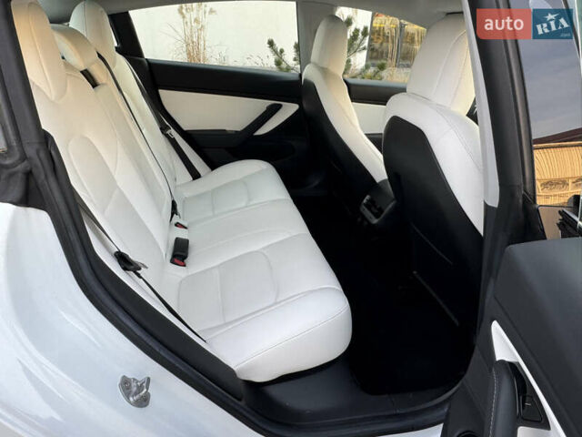 Белый Тесла Модель 3, объемом двигателя 0 л и пробегом 107 тыс. км за 19500 $, фото 28 на Automoto.ua