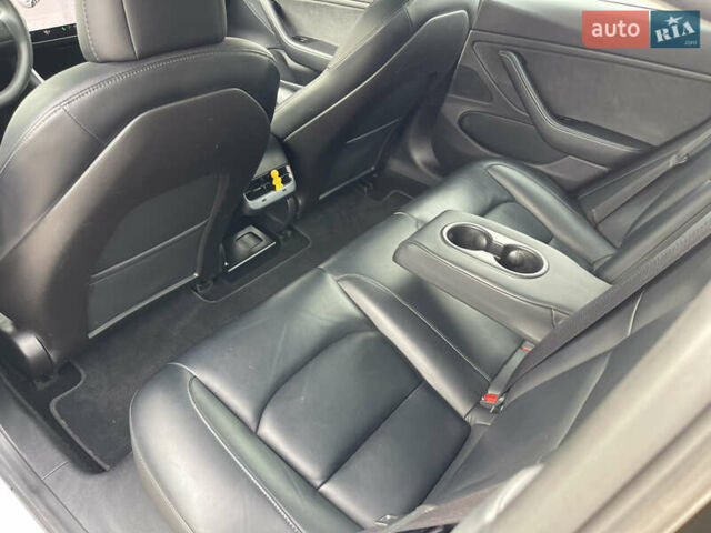 Белый Тесла Модель 3, объемом двигателя 0 л и пробегом 120 тыс. км за 17000 $, фото 36 на Automoto.ua