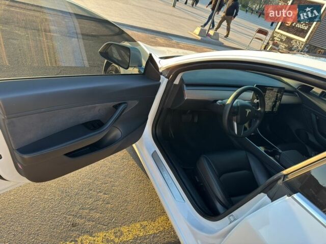 Белый Тесла Модель 3, объемом двигателя 0 л и пробегом 218 тыс. км за 18500 $, фото 15 на Automoto.ua