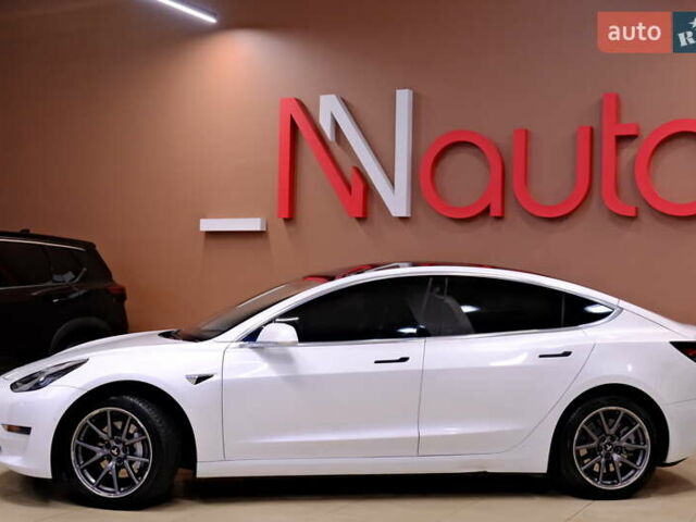 Белый Тесла Модель 3, объемом двигателя 0 л и пробегом 54 тыс. км за 15900 $, фото 12 на Automoto.ua