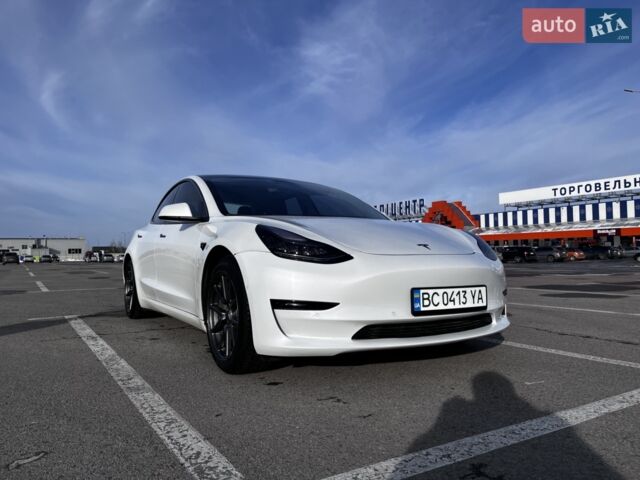 Белый Тесла Модель 3, объемом двигателя 0 л и пробегом 124 тыс. км за 34900 $, фото 5 на Automoto.ua