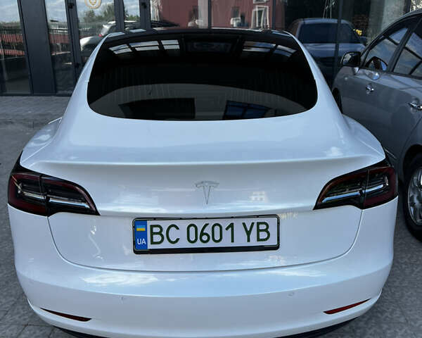 Белый Тесла Модель 3, объемом двигателя 0 л и пробегом 71 тыс. км за 22700 $, фото 5 на Automoto.ua