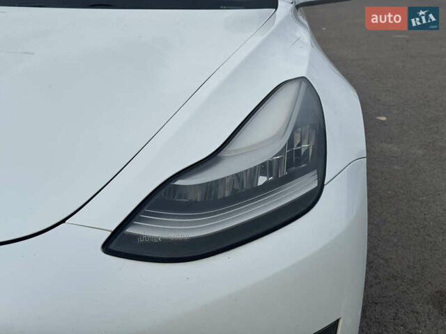 Белый Тесла Модель 3, объемом двигателя 0 л и пробегом 166 тыс. км за 14500 $, фото 2 на Automoto.ua