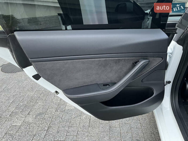 Белый Тесла Модель 3, объемом двигателя 0 л и пробегом 137 тыс. км за 17300 $, фото 16 на Automoto.ua