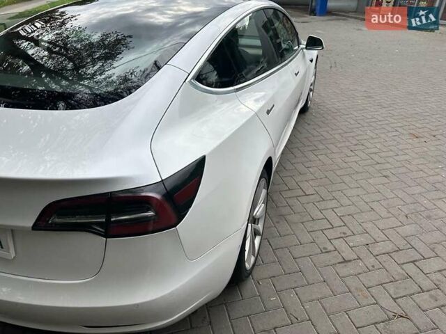 Белый Тесла Модель 3, объемом двигателя 0 л и пробегом 79 тыс. км за 16500 $, фото 6 на Automoto.ua