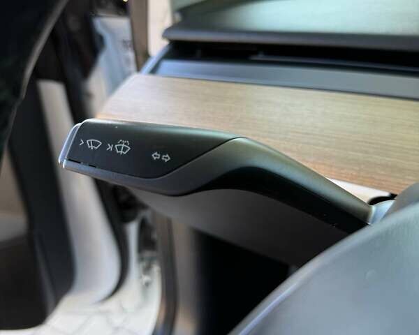 Белый Тесла Модель 3, объемом двигателя 0 л и пробегом 78 тыс. км за 20999 $, фото 36 на Automoto.ua