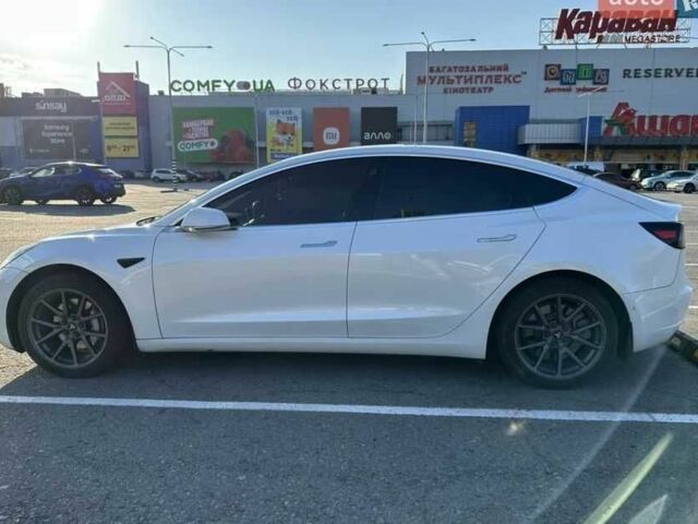 Білий Тесла Модель 3, об'ємом двигуна 0 л та пробігом 120 тис. км за 11538 $, фото 1 на Automoto.ua