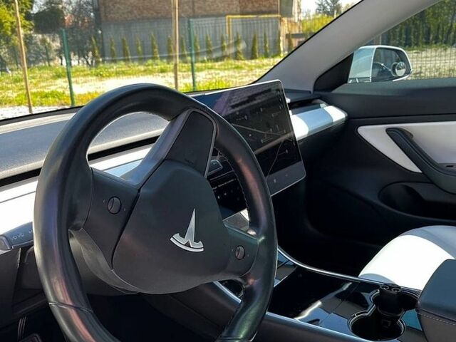 Белый Тесла Модель 3, объемом двигателя 0 л и пробегом 100 тыс. км за 16900 $, фото 10 на Automoto.ua