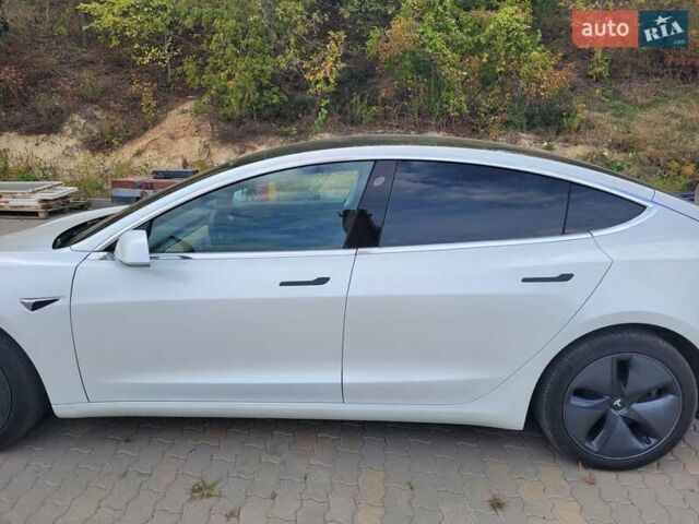 Белый Тесла Модель 3, объемом двигателя 0 л и пробегом 129 тыс. км за 16500 $, фото 1 на Automoto.ua
