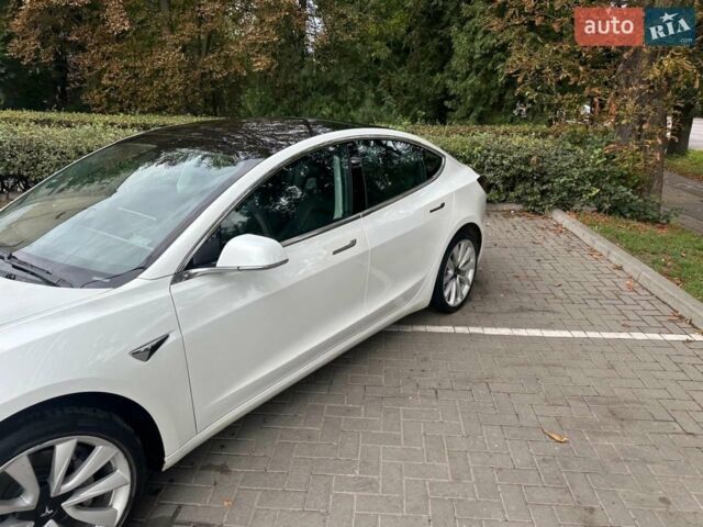 Белый Тесла Модель 3, объемом двигателя 0 л и пробегом 85 тыс. км за 16000 $, фото 3 на Automoto.ua