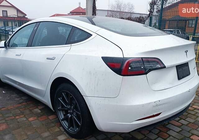 Белый Тесла Модель 3, объемом двигателя 0 л и пробегом 59 тыс. км за 17999 $, фото 3 на Automoto.ua