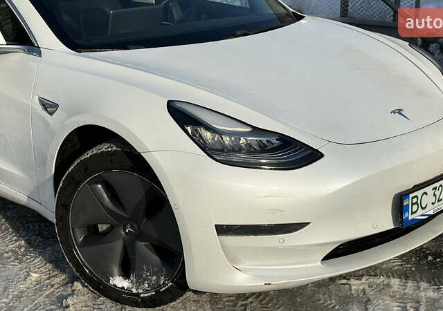 Белый Тесла Модель 3, объемом двигателя 0 л и пробегом 70 тыс. км за 13900 $, фото 2 на Automoto.ua