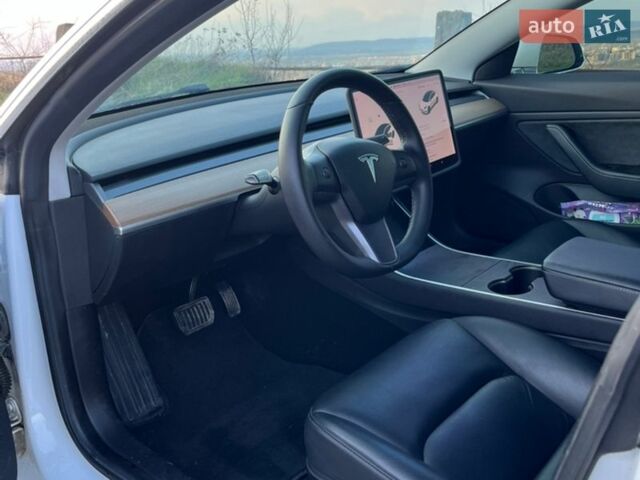 Белый Тесла Модель 3, объемом двигателя 0 л и пробегом 71 тыс. км за 19500 $, фото 6 на Automoto.ua