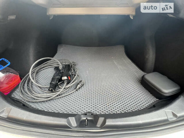 Белый Тесла Модель 3, объемом двигателя 0 л и пробегом 92 тыс. км за 20700 $, фото 13 на Automoto.ua