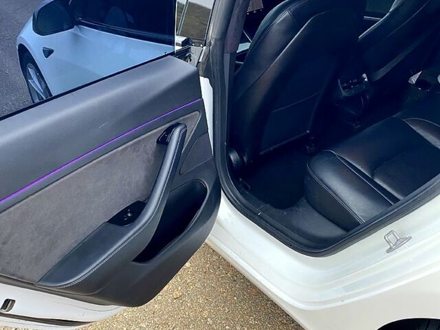 Белый Тесла Модель 3, объемом двигателя 0.44 л и пробегом 0 тыс. км за 19000 $, фото 7 на Automoto.ua