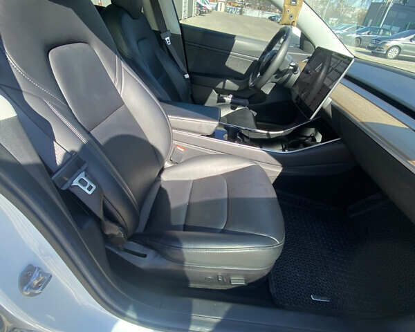 Белый Тесла Модель 3, объемом двигателя 0 л и пробегом 117 тыс. км за 21900 $, фото 17 на Automoto.ua