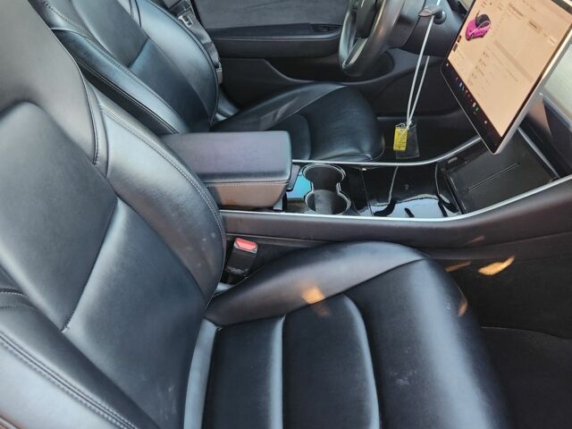 Белый Тесла Модель 3, объемом двигателя 0 л и пробегом 183 тыс. км за 15250 $, фото 6 на Automoto.ua