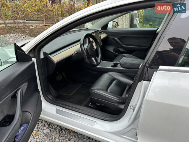 Белый Тесла Модель 3, объемом двигателя 0 л и пробегом 147 тыс. км за 14000 $, фото 5 на Automoto.ua