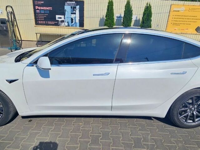 Белый Тесла Модель 3, объемом двигателя 0 л и пробегом 94 тыс. км за 16000 $, фото 3 на Automoto.ua